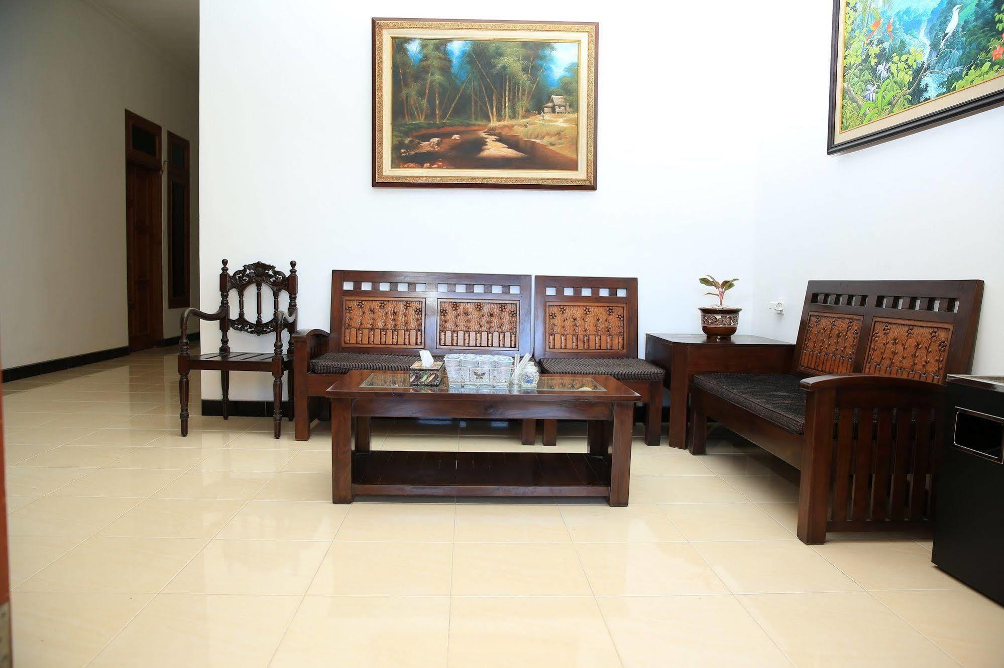 Puri Kusuma Guest House Selemadeg Exterior foto